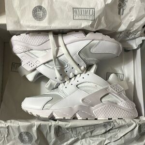 White Air Haurache Nike Sneaker size 7.5